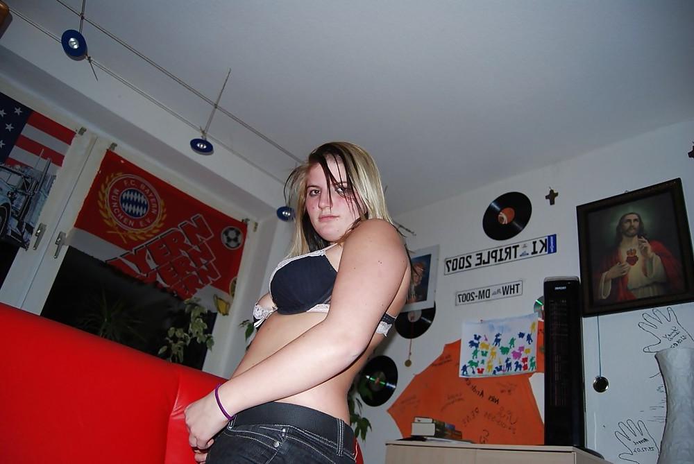 25P Curvy chick