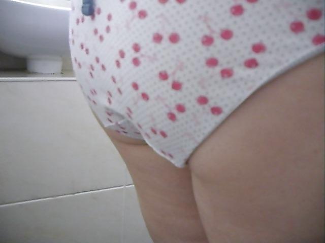 7P Farting in her panties