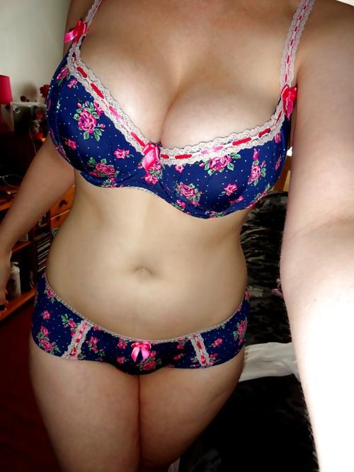 25P Mix of Thick Women