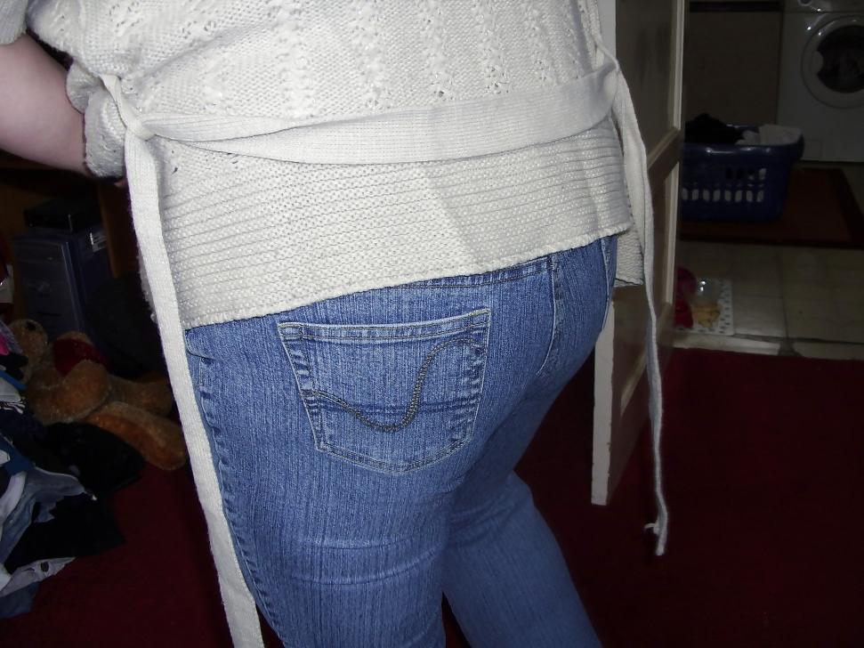 25P Wifes lovely ass in jeans
