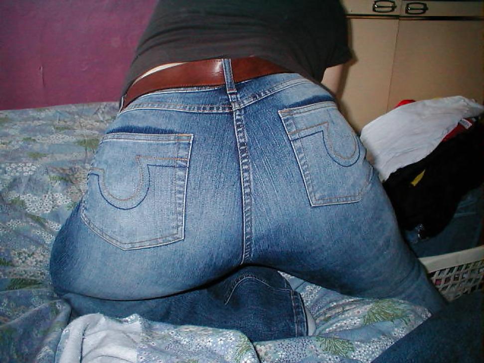 25P Wifes lovely ass in jeans