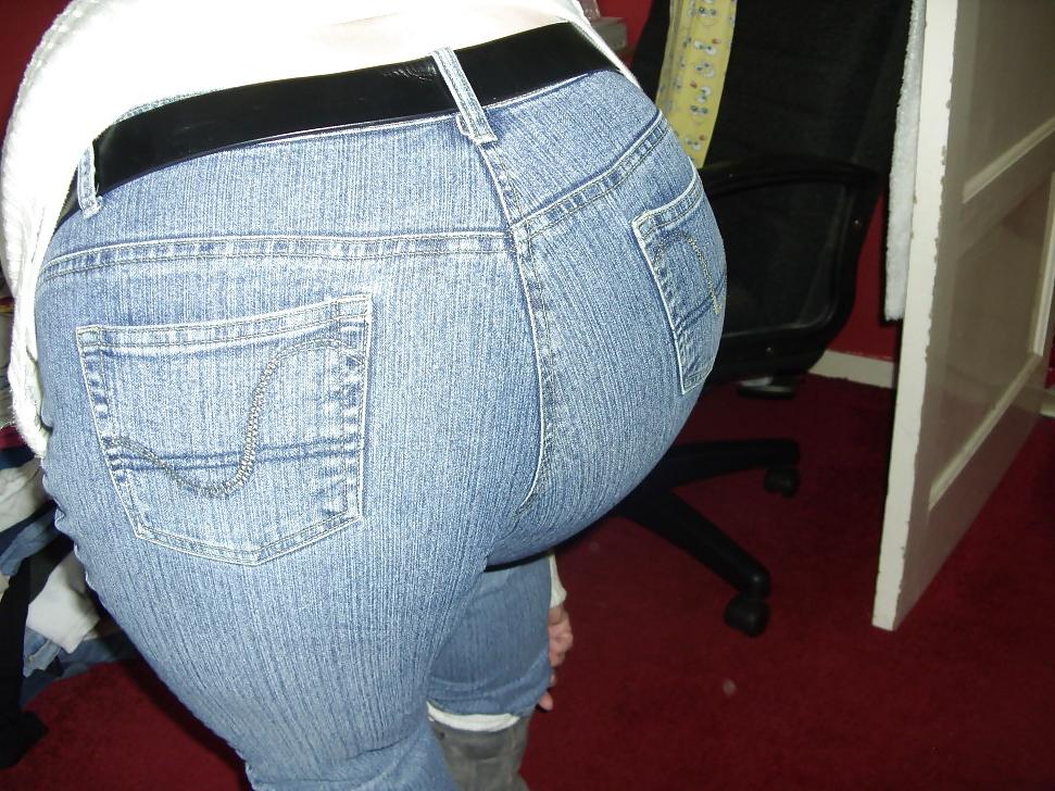 25P Wifes lovely ass in jeans