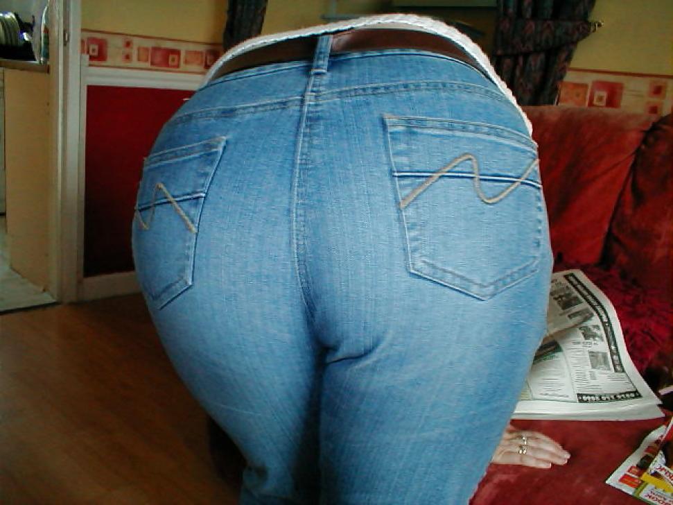 25P Wifes lovely ass in jeans