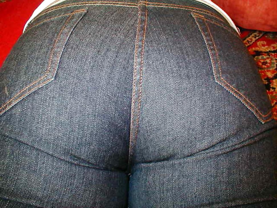 25P Wifes lovely ass in jeans