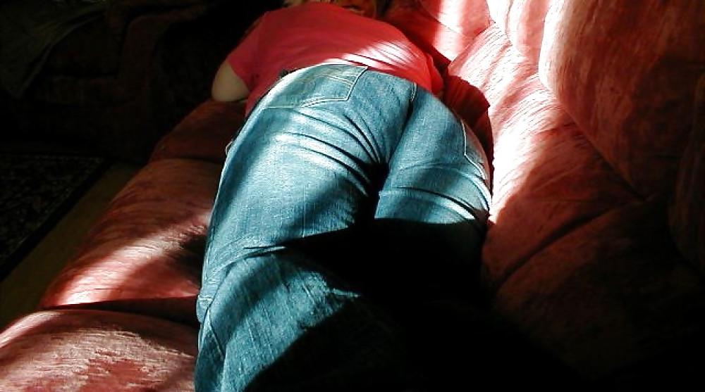 25P Wifes lovely ass in jeans