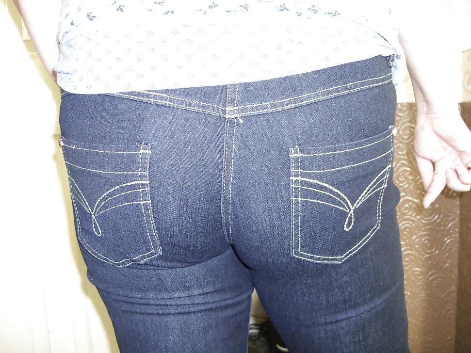 25P Wifes lovely ass in jeans