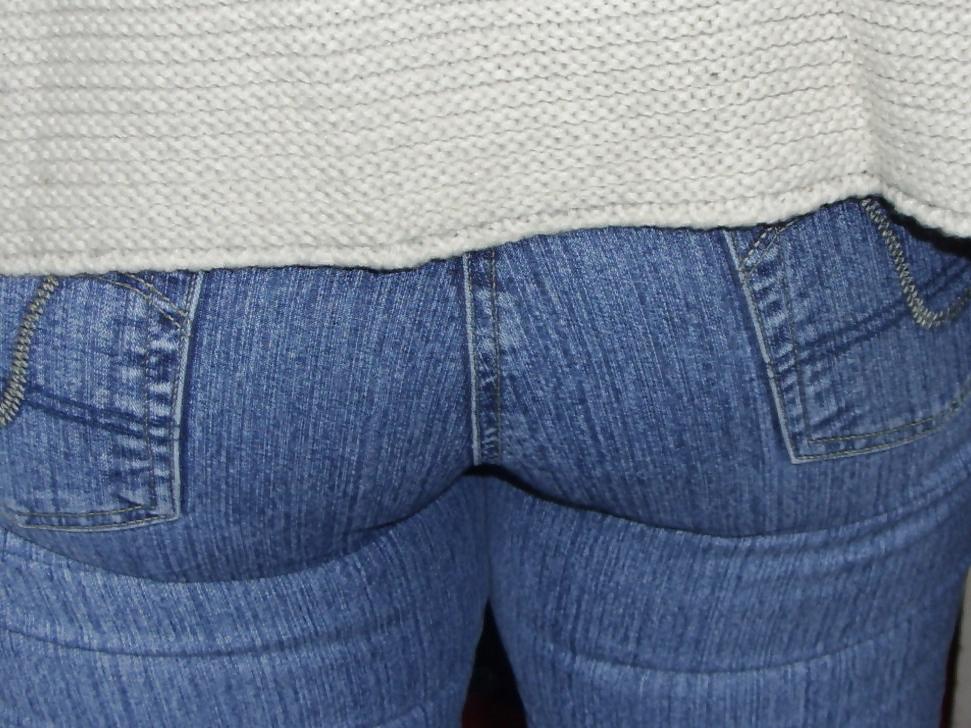 25P Wifes lovely ass in jeans