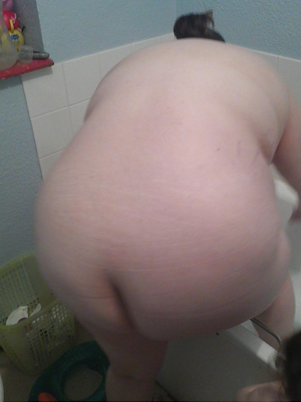 11P Sneaky bath pics
