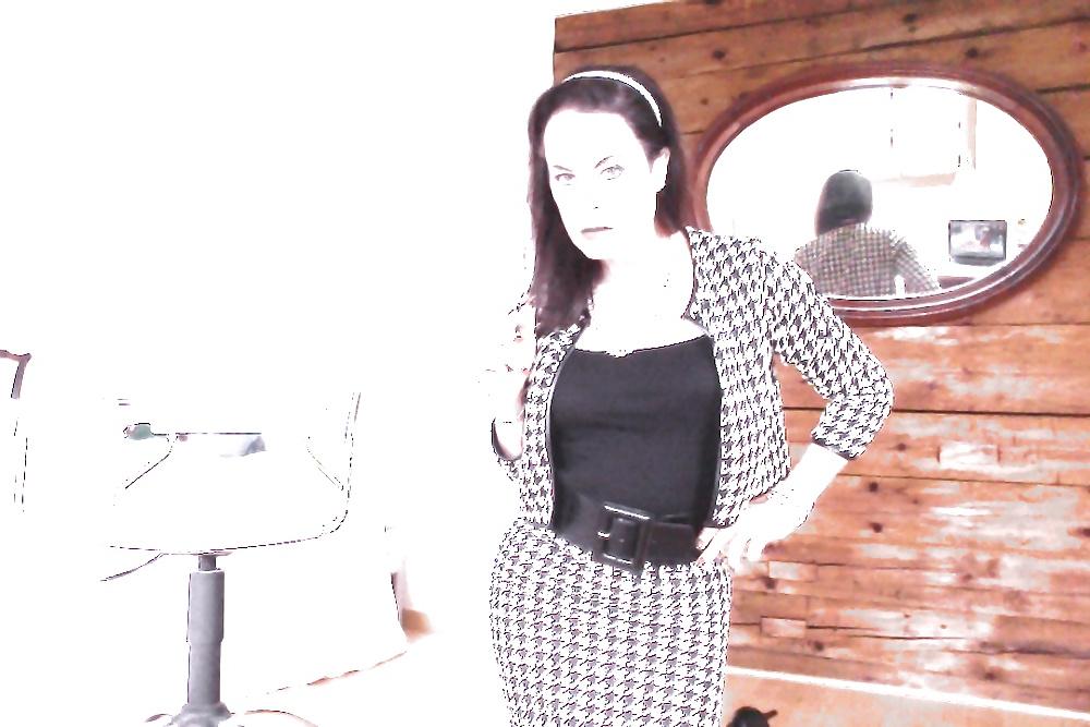 7P Pantyhose and miniskirt