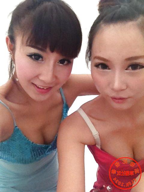 13P Chinese girl takes self pics