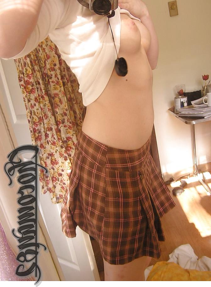 11P Atee taking pctures in the mirror