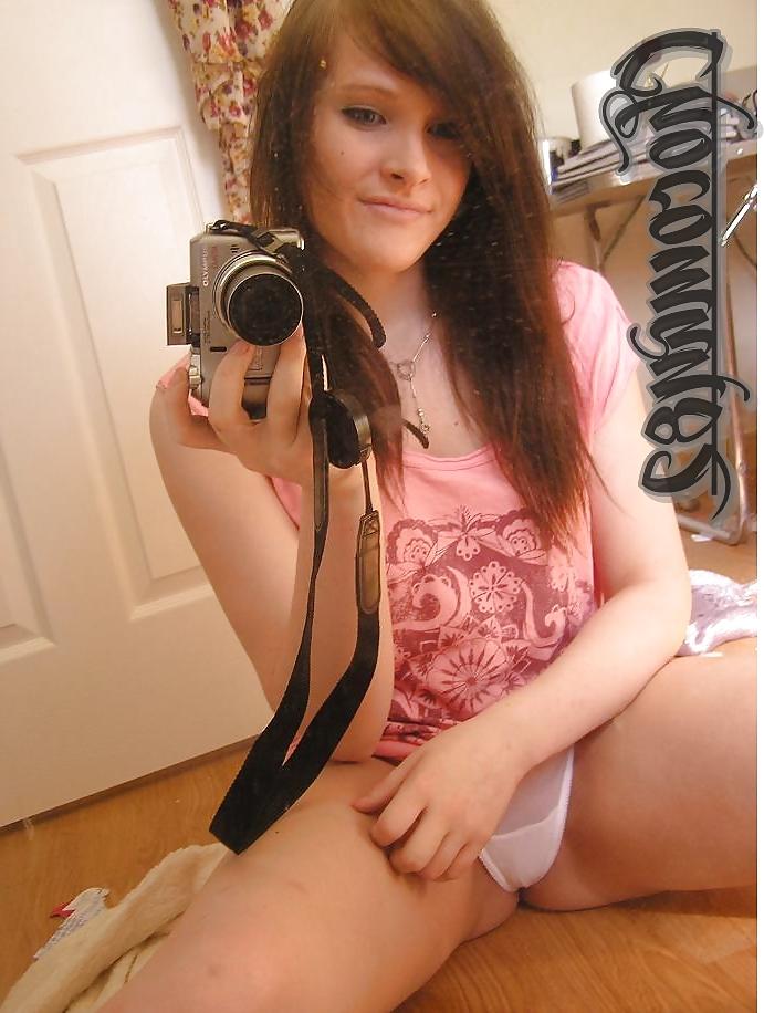 11P Atee taking pctures in the mirror