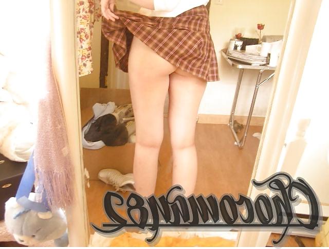 11P Atee taking pctures in the mirror