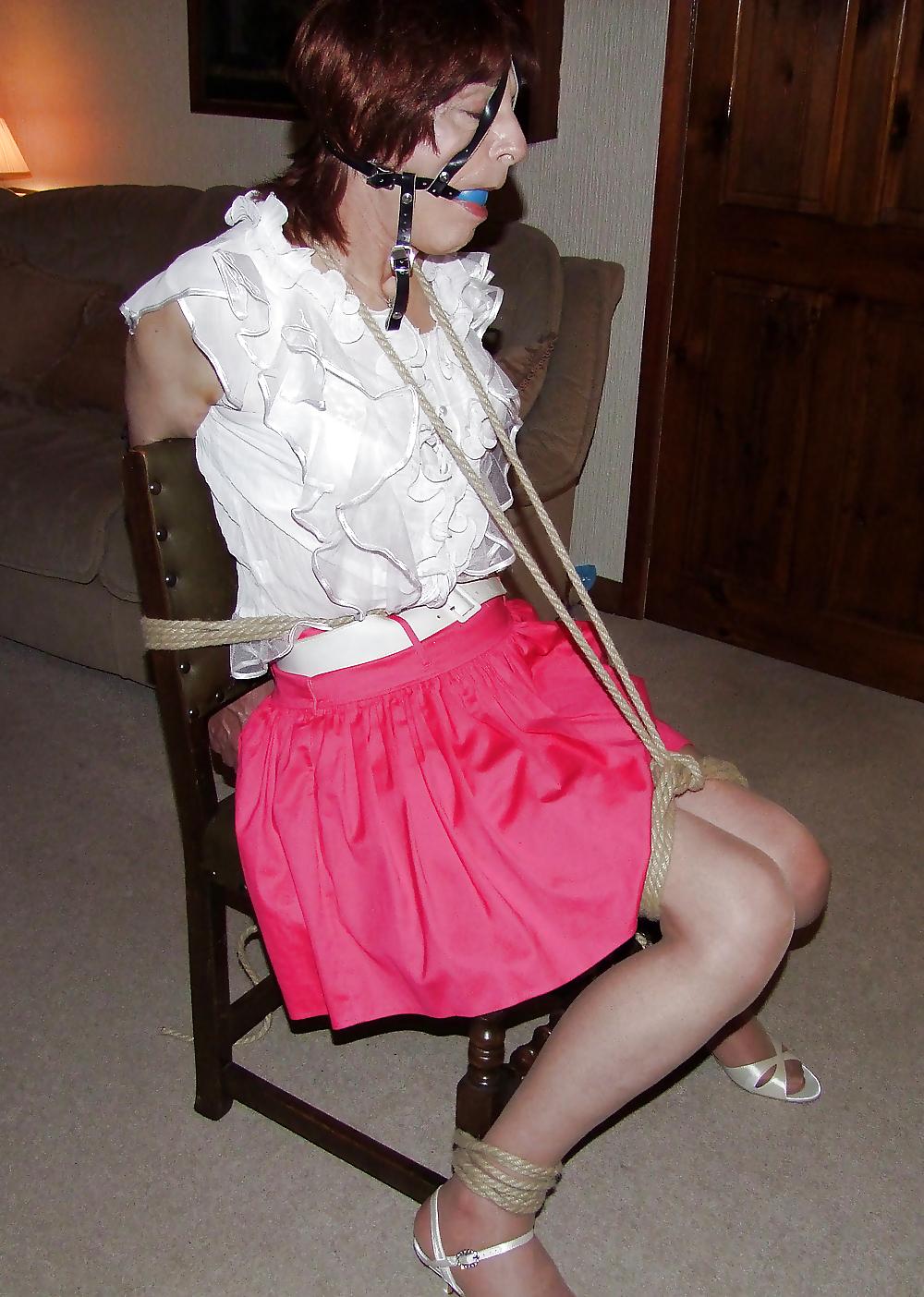 25P SEXY CDS AND TVS ALL TIED UP