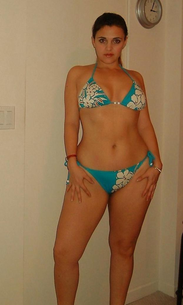 25P ARAB WIFE SHOWS OFF