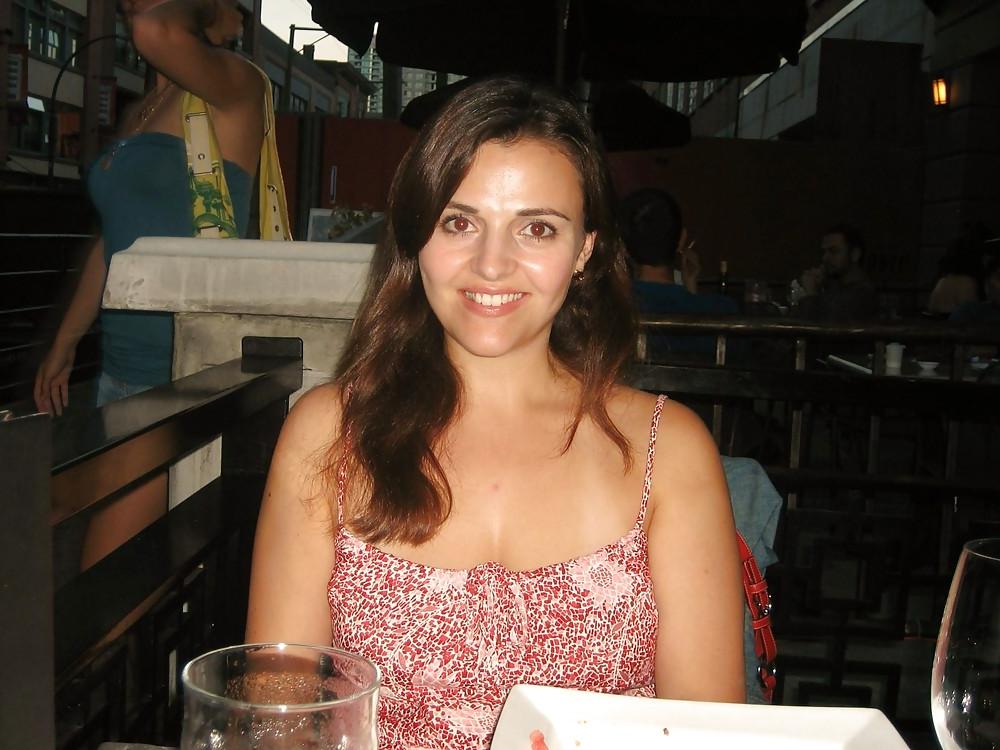 25P ARAB WIFE SHOWS OFF