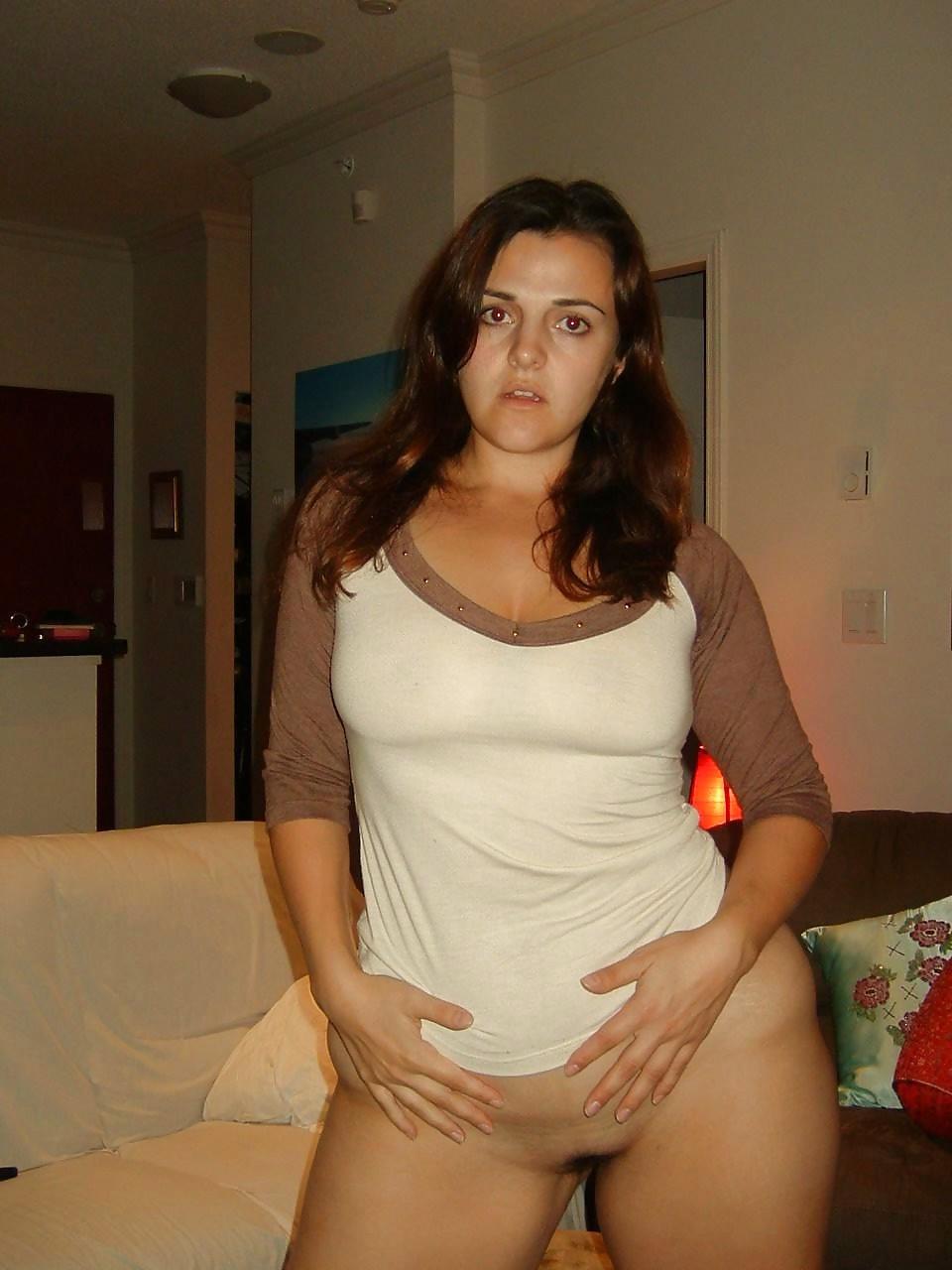 25P ARAB WIFE SHOWS OFF