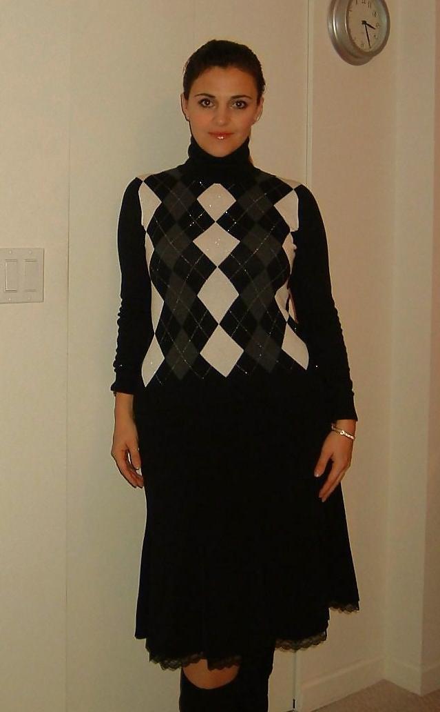 25P ARAB WIFE SHOWS OFF