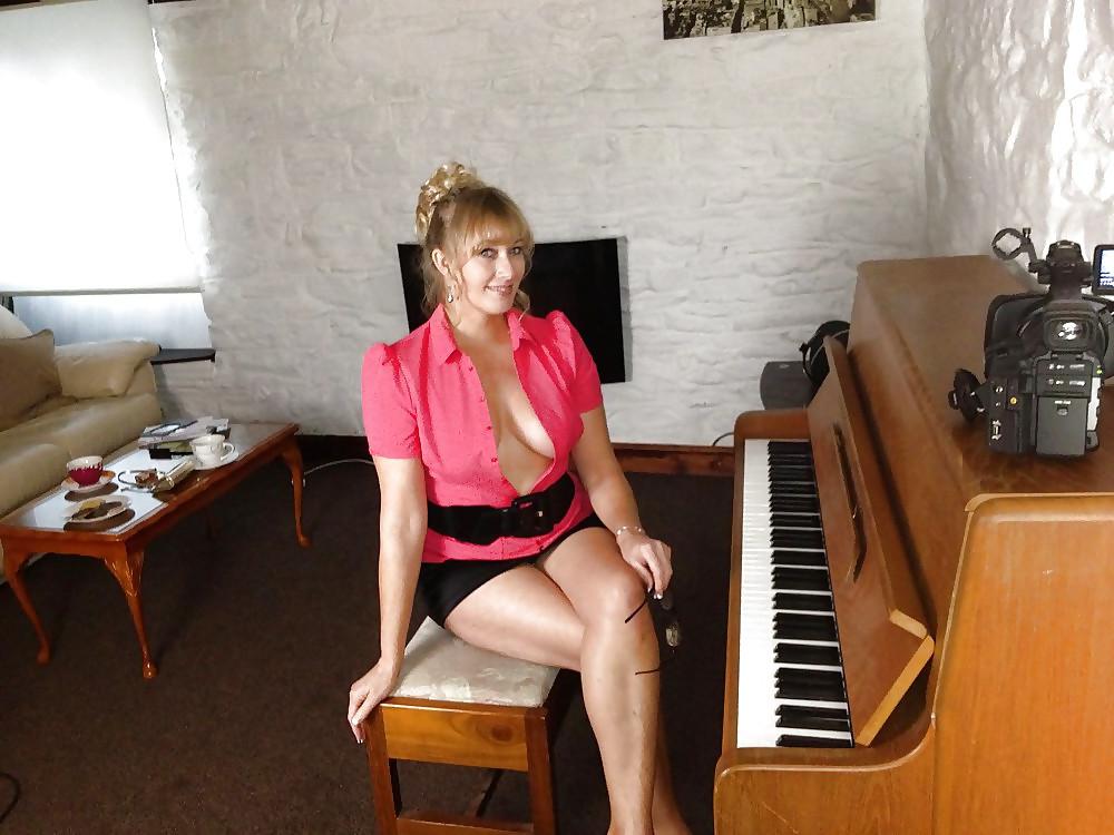 25P Tickling the ivories