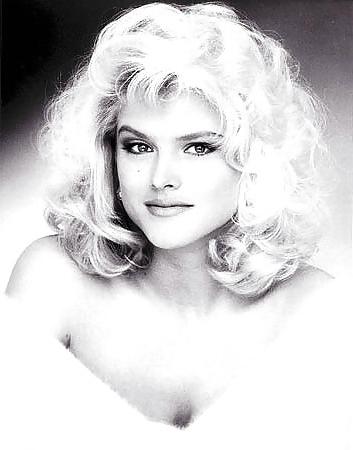 25P Anna Nicole Smith - Guess Jeans Model (Black & White)