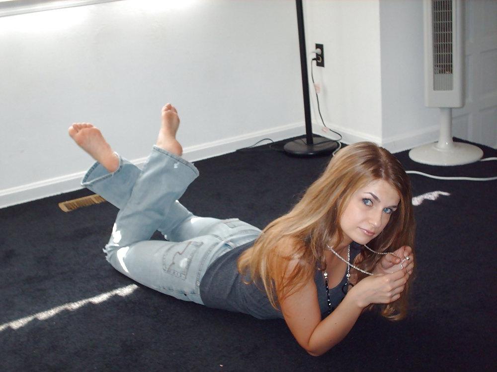 25P Amanda In Ripped Jeans and Barefeet