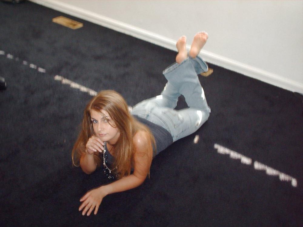 25P Amanda In Ripped Jeans and Barefeet