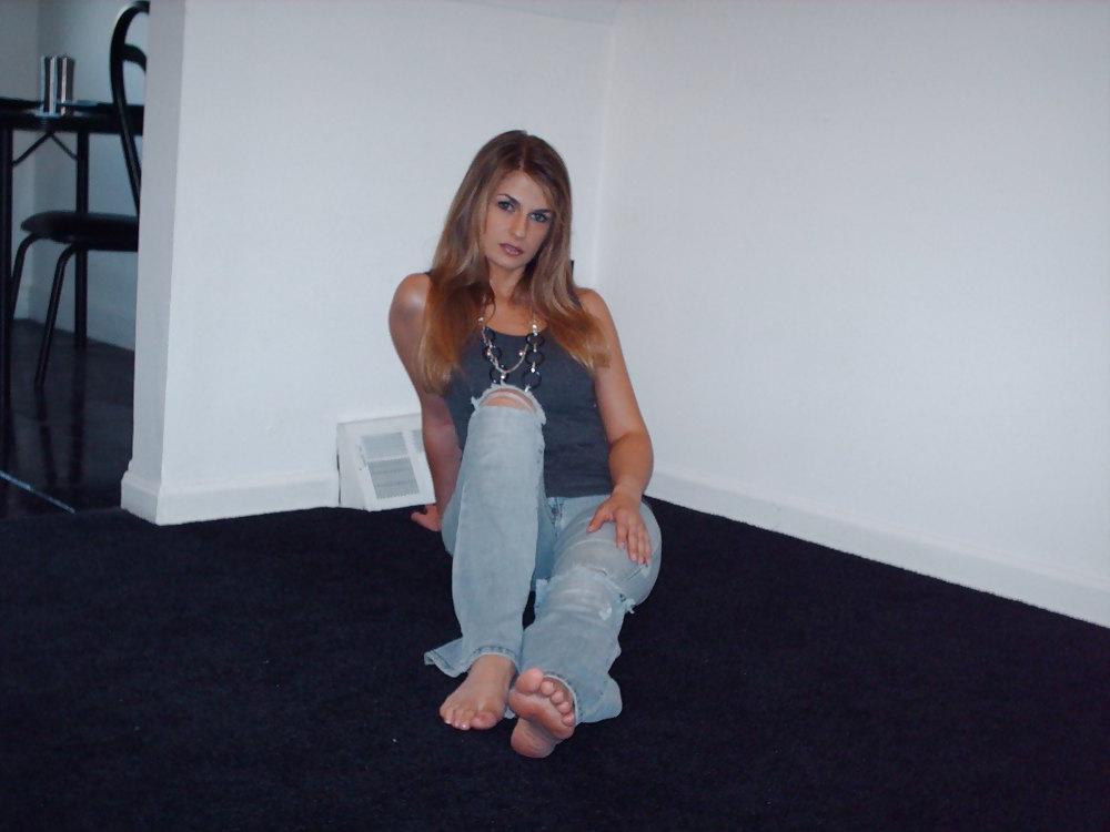 25P Amanda In Ripped Jeans and Barefeet