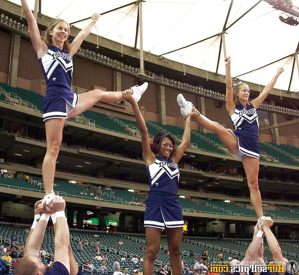 25P HOT and SEXY Cheerleaders!! 