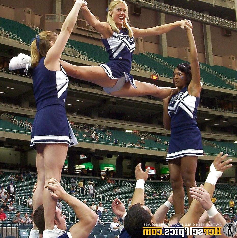 25P HOT and SEXY Cheerleaders!! 