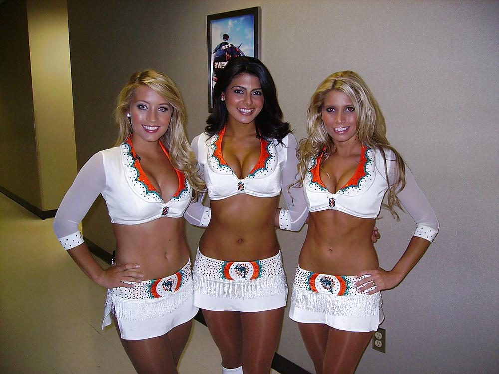 25P HOT and SEXY Cheerleaders!! 