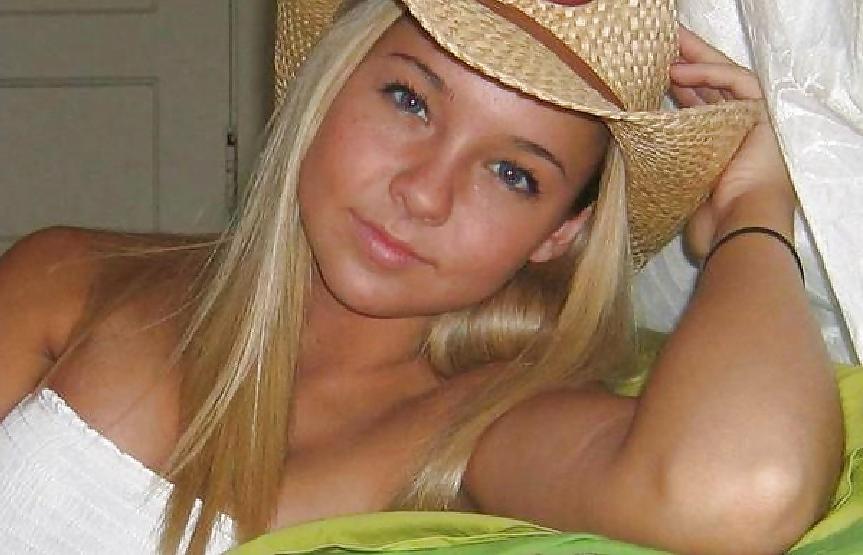 16P Amateur cheerleader