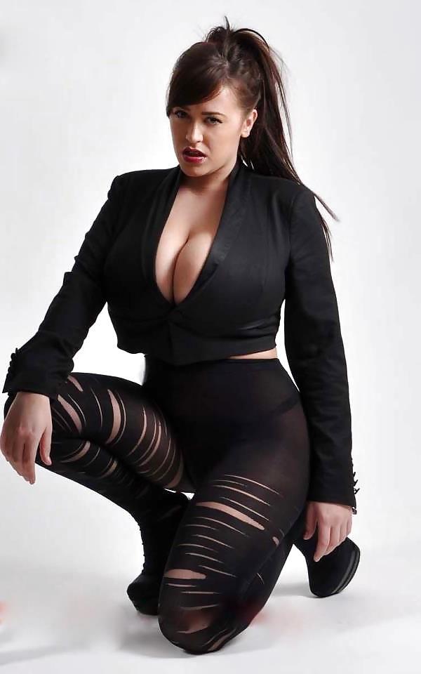 25P Curvy Beauties 44 Clothed Edition