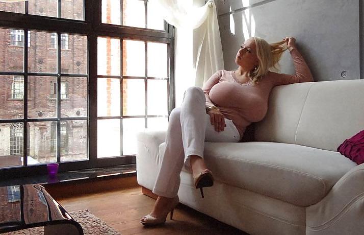 25P Curvy Beauties 44 Clothed Edition