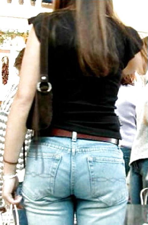 25P Asses in jeans