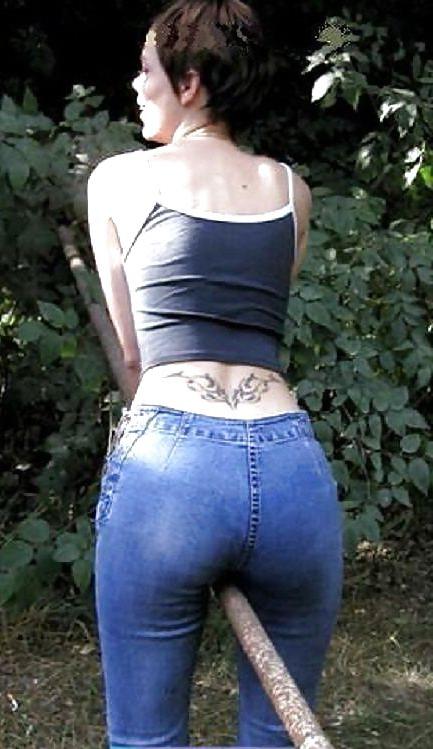 25P Asses in jeans
