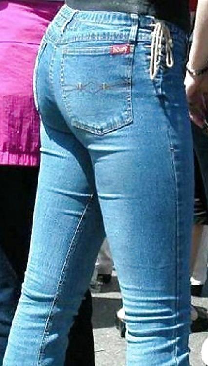25P Asses in jeans