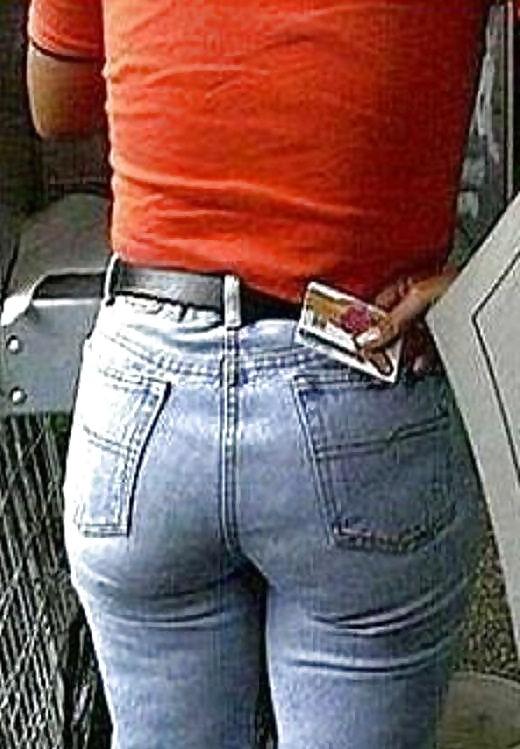 25P Asses in jeans
