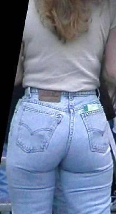 25P Asses in jeans