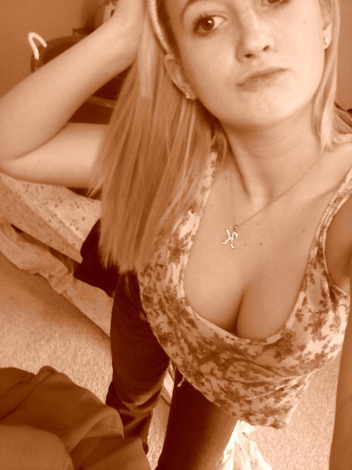 20P Hot cheerleader Kirsten 