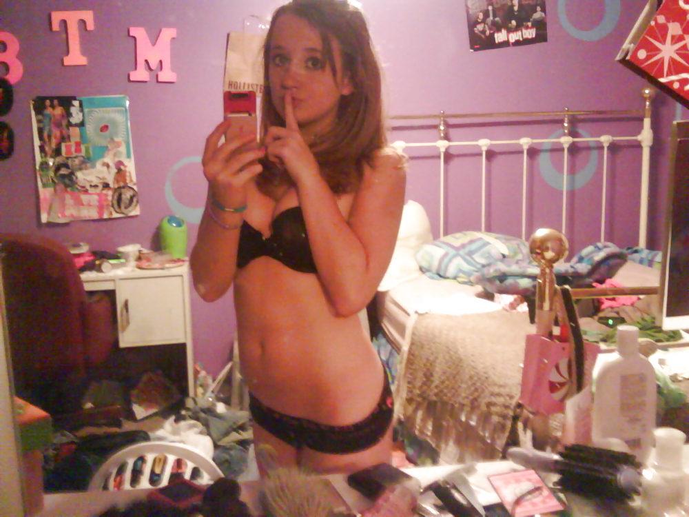 20P Hot cheerleader Kirsten 