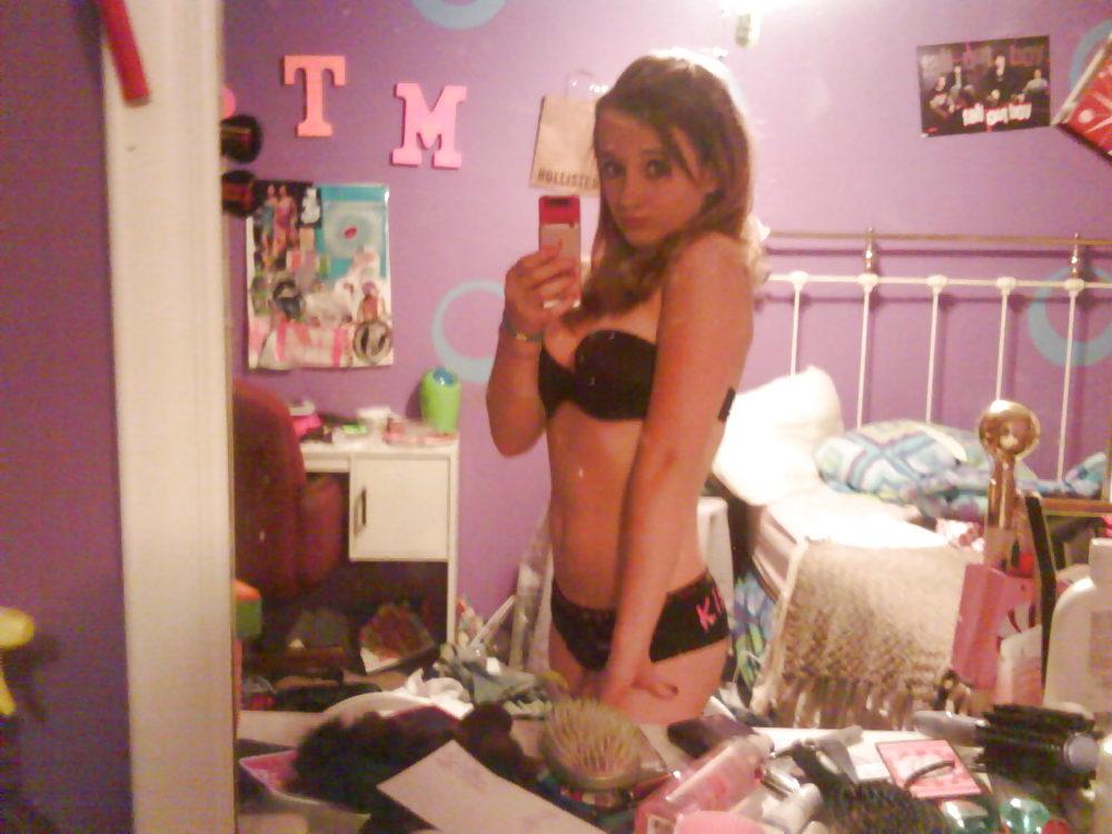 20P Hot cheerleader Kirsten 