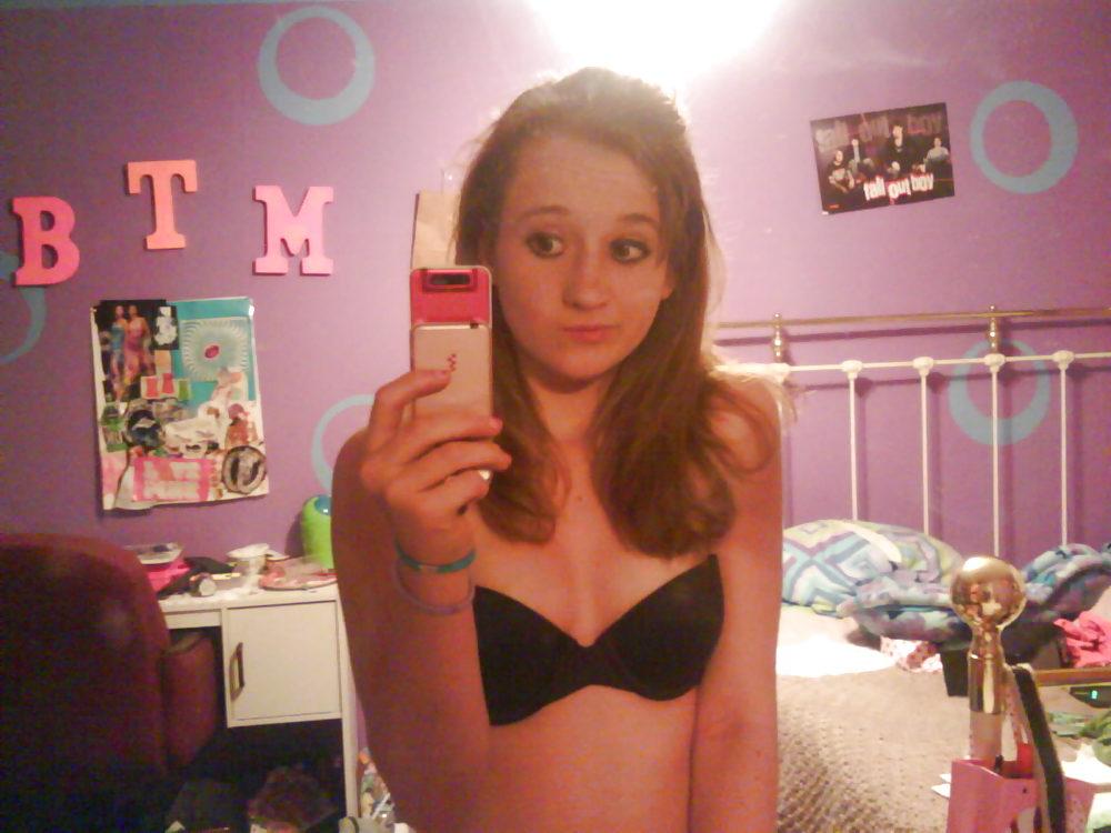 20P Hot cheerleader Kirsten 