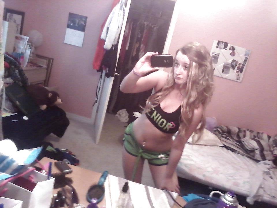 20P Hot cheerleader Kirsten 
