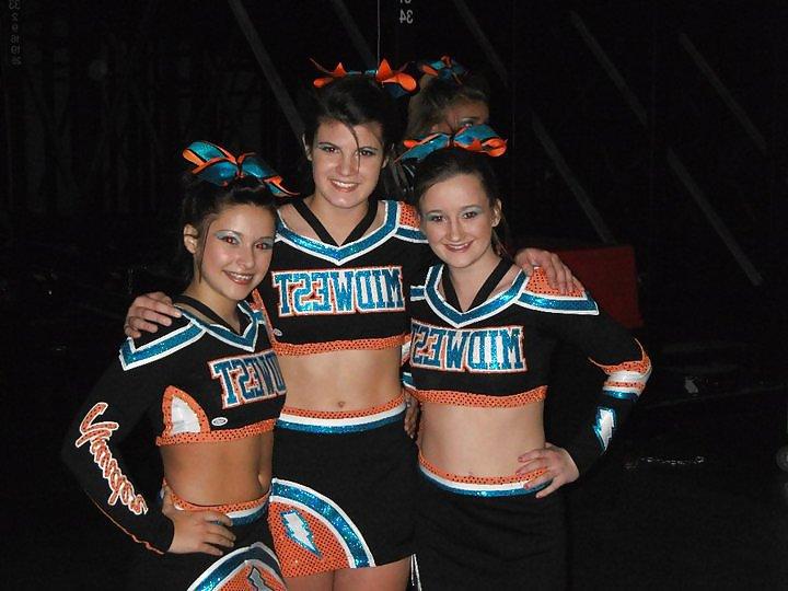 20P Hot cheerleader Kirsten 
