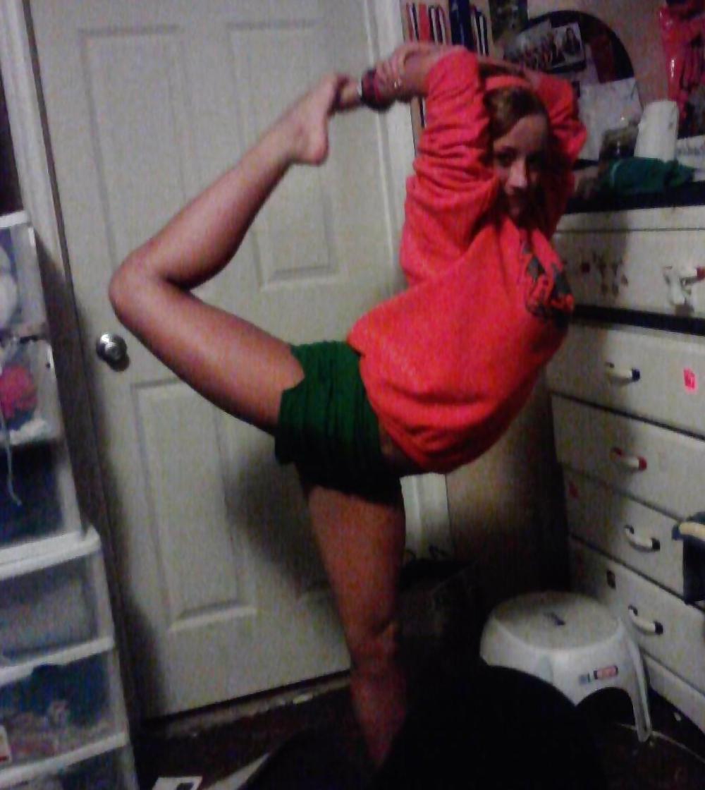 20P Hot cheerleader Kirsten 