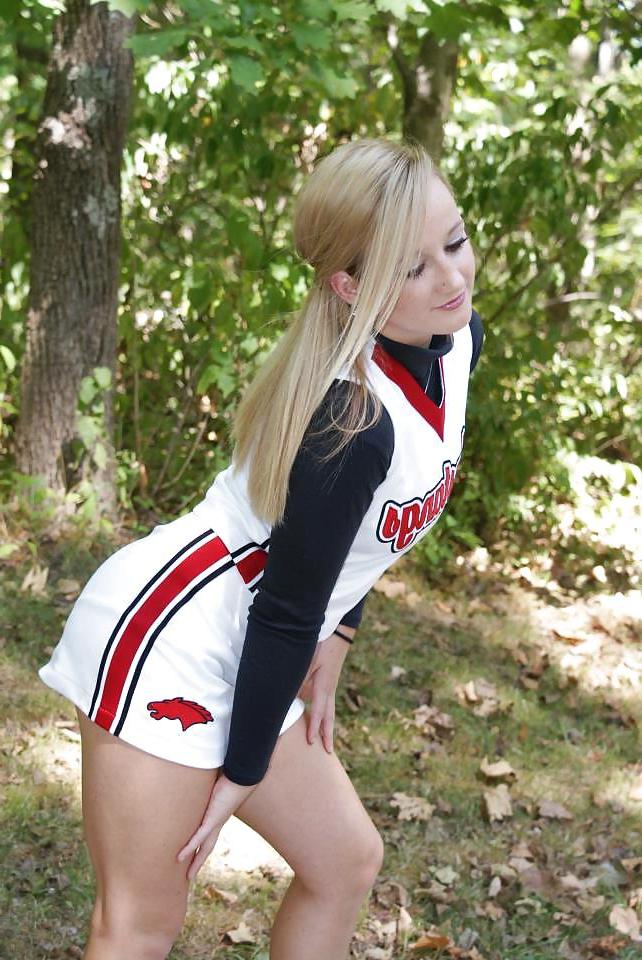 20P Hot cheerleader Kirsten 