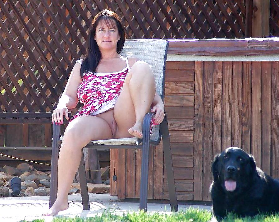 25P SuzieQ Public MILF Big-Titted Exposure