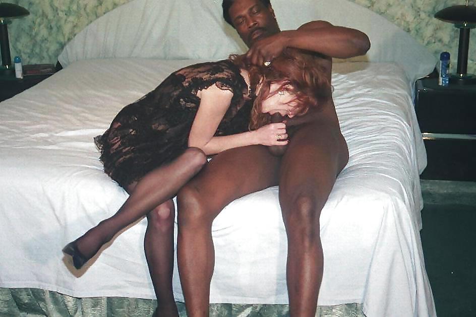 25P Wedding Ring Swingers #140: Wives suck BBC