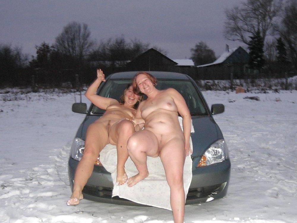25P Nude Public