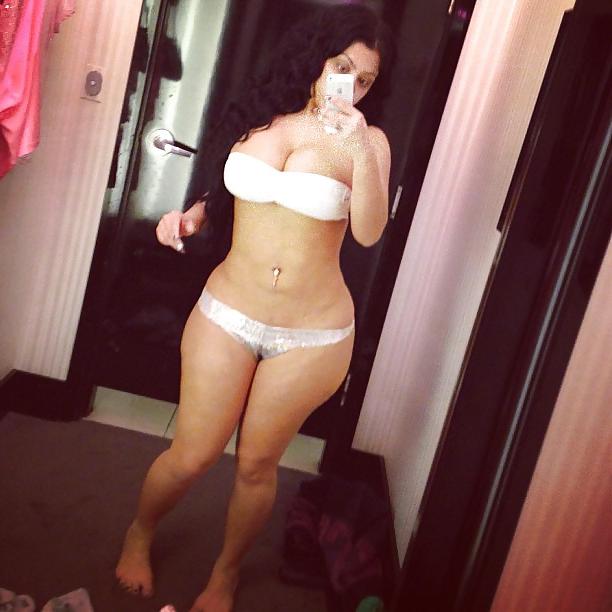 25P Phat Asses & Curvy Bodies - Self Shots